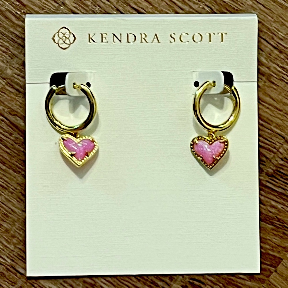 Kendra Scott Ari Heart Hugger Earrings